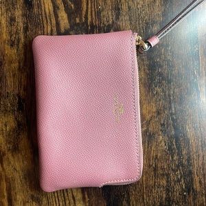 Pink coach wristlet wallet! Great quality.